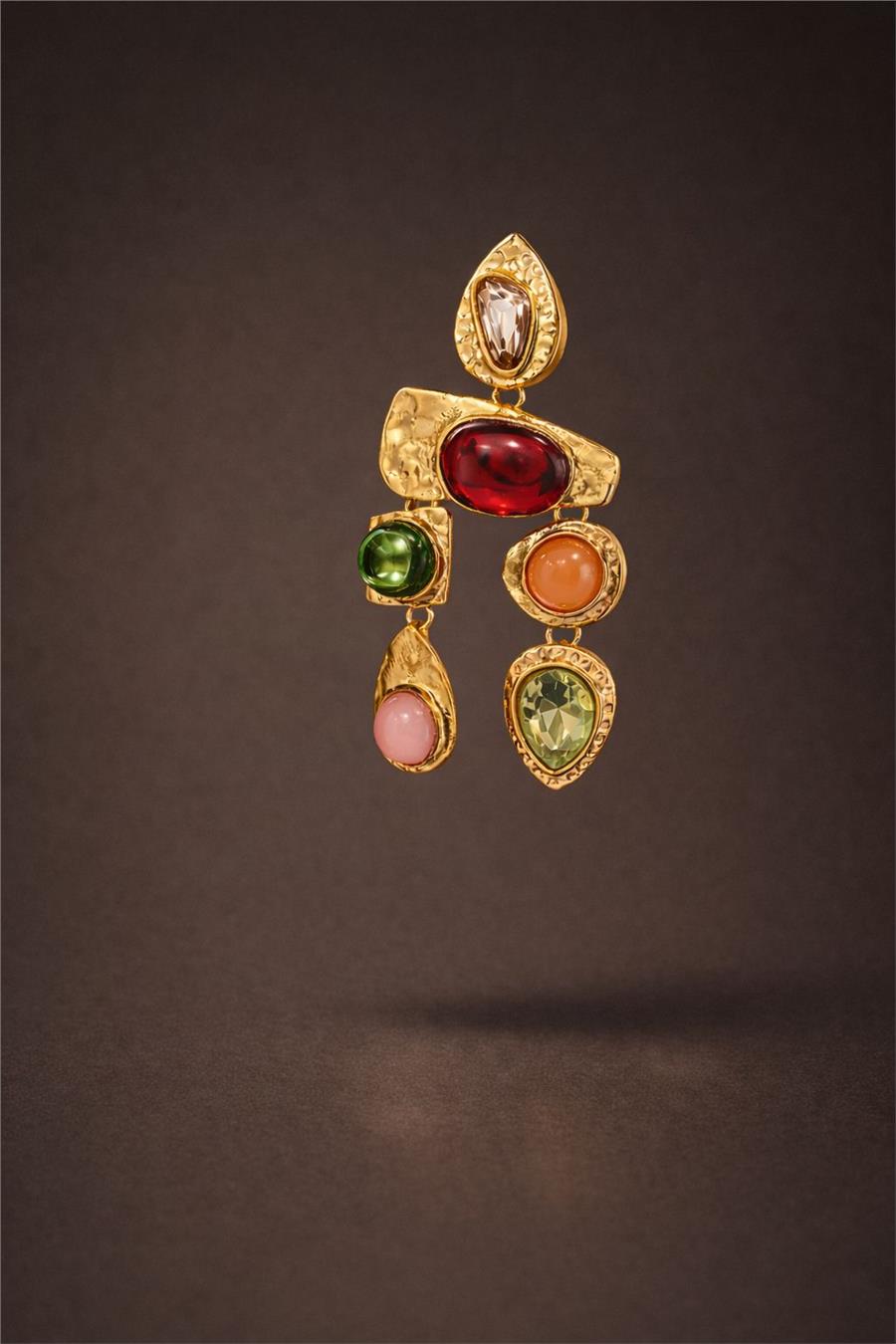 Adel Gold Renk Zemin Üzerine Renkli Taşlı Sallantılı Küpe